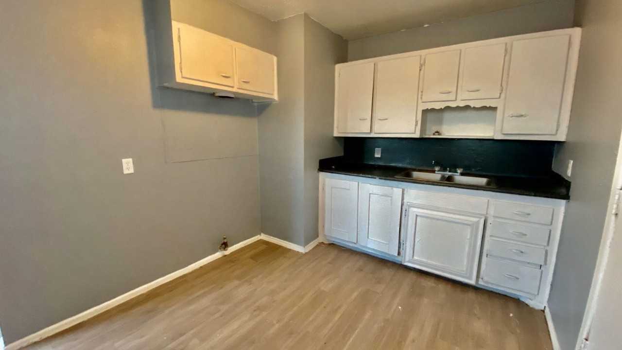 2726 E 2nd St - Photo 7 of 10