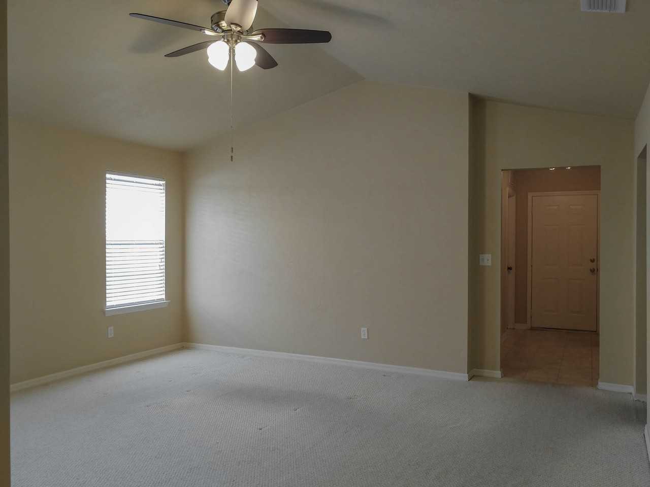 3760 Nw 27th St - Photo 5 of 19