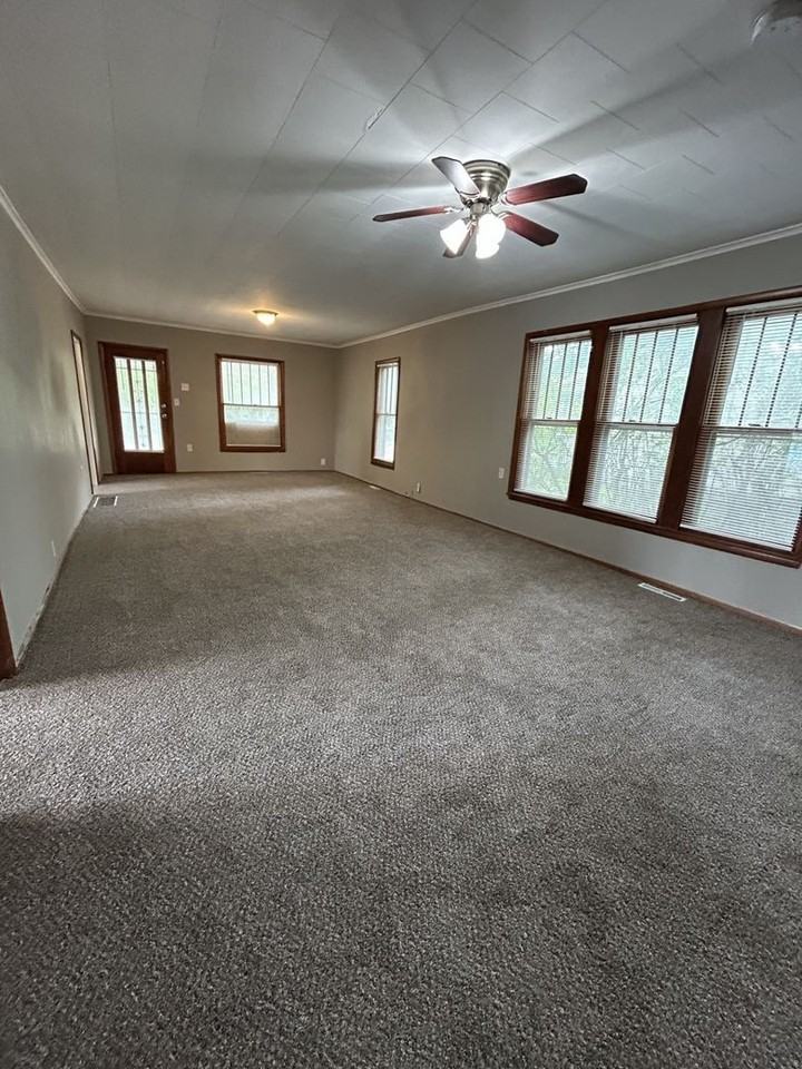 408 N Rouse St - Photo 2 of 15
