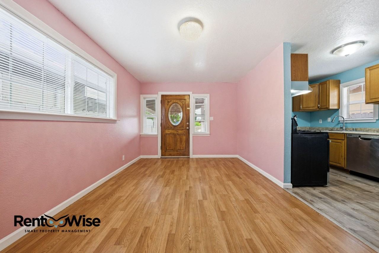 657 Hurlingame Ave - Photo 4 of 40