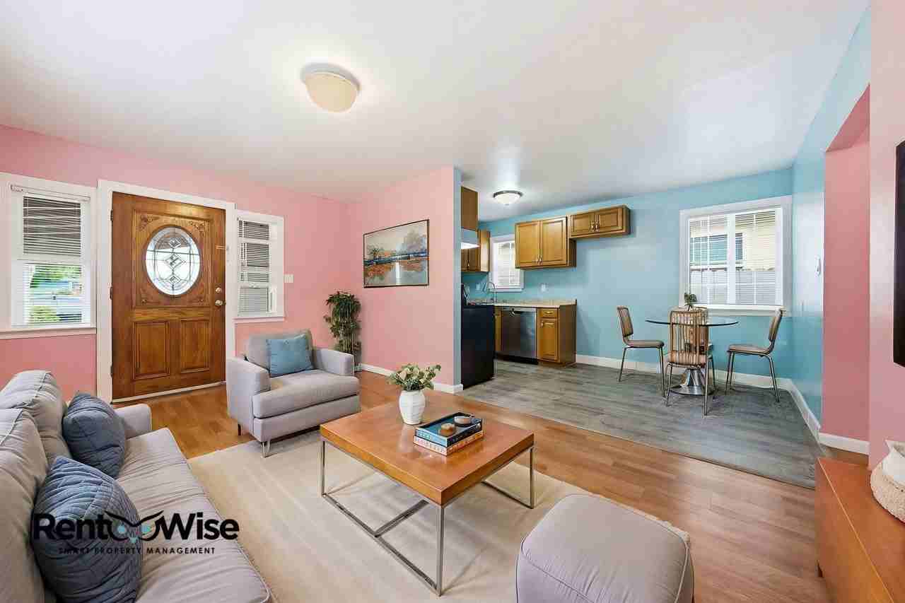 657 Hurlingame Ave - Photo 5 of 40