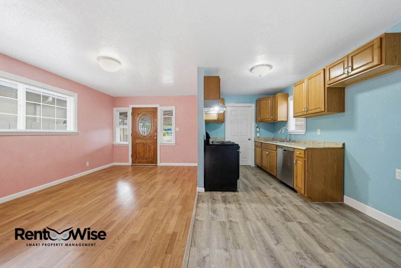 657 Hurlingame Ave - Photo 7 of 40