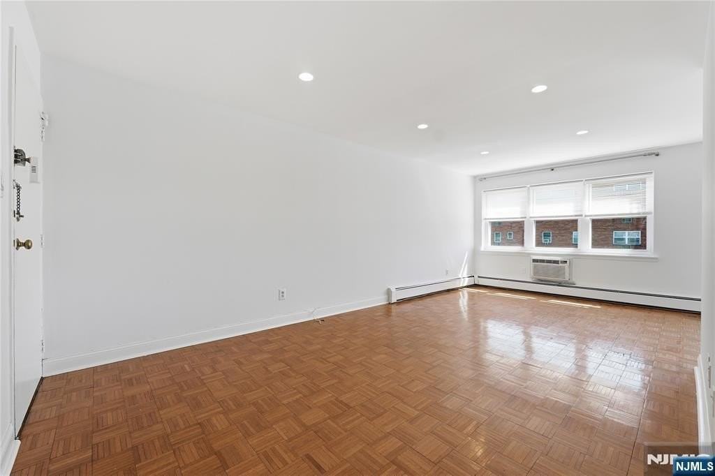 20 Jefferson St Apt D1 - Photo 7 of 24