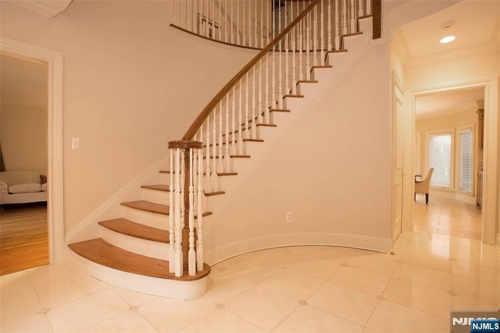 146 Palisade Ave - Photo 2 of 21