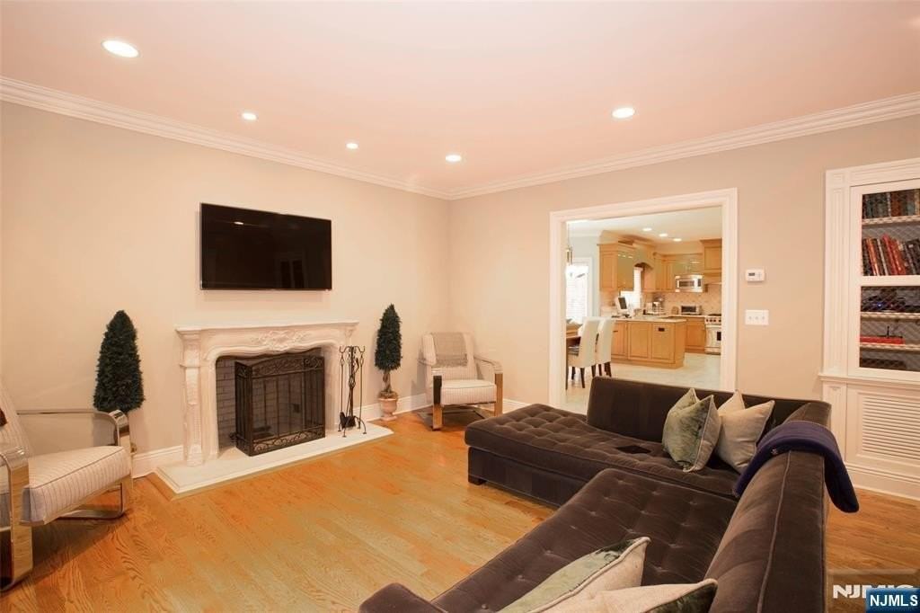 146 Palisade Ave - Photo 7 of 21