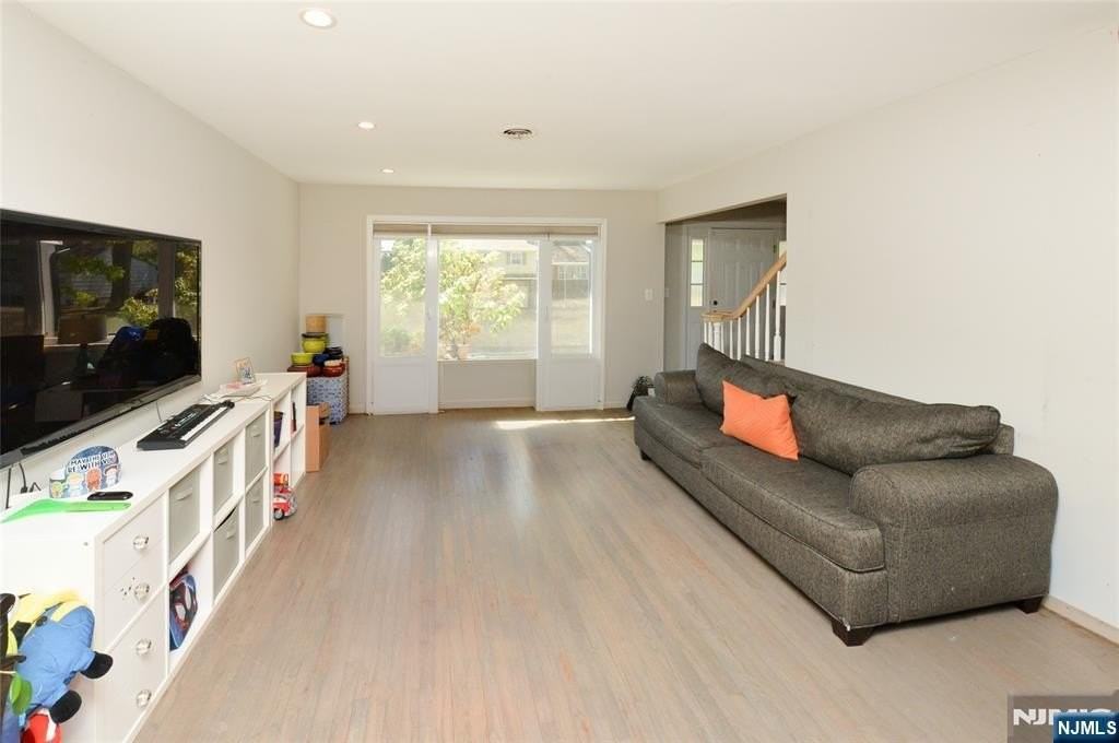 5-15 Dorothy St - Photo 3 of 21
