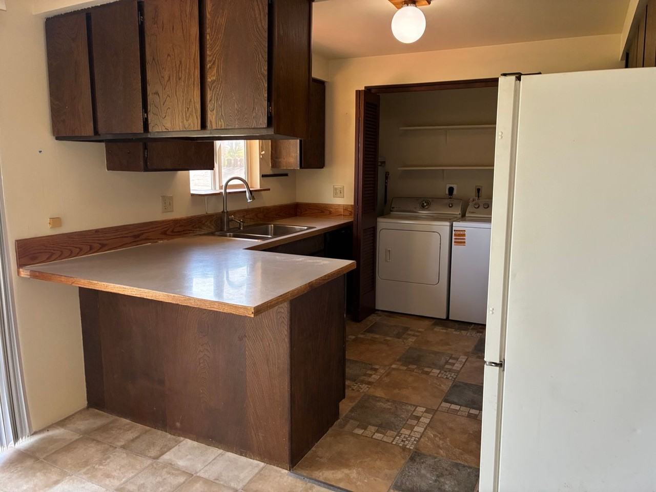 2121 E Viewmont Dr - Photo 2 of 7