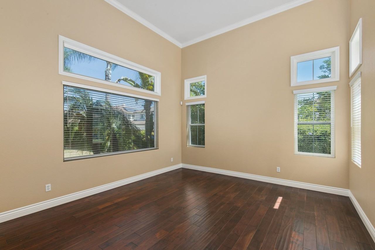 43493 Dodaro Dr - Photo 5 of 32