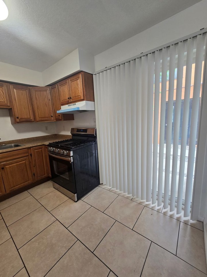 1832 Buena Vista Dr Se #A - Photo 4 of 10