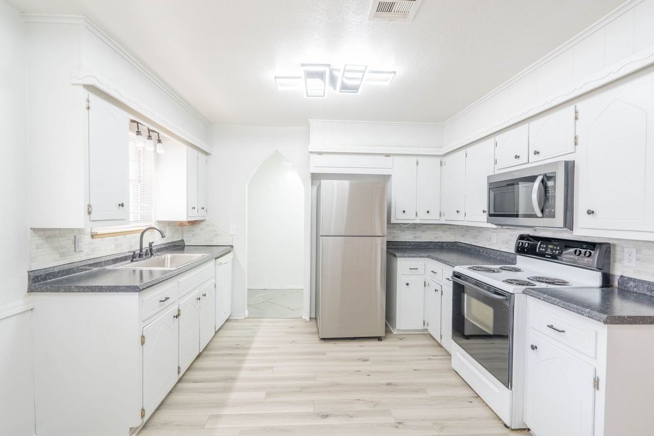 4328 S 27th West Ave - Photo 4 of 21