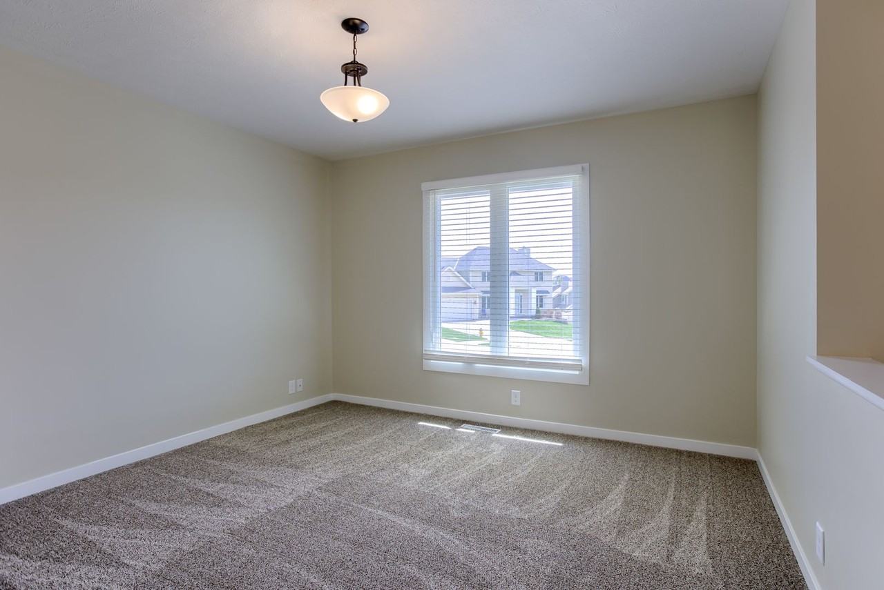 2812 Courtney Cir - Photo 3 of 25