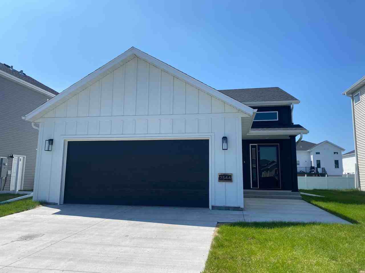 2544 66th Ave S - Photo 2 of 38