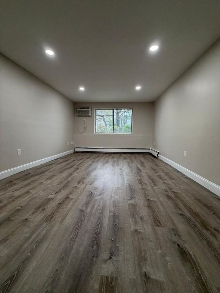 169 Aiken Ave - Photo 3 of 9