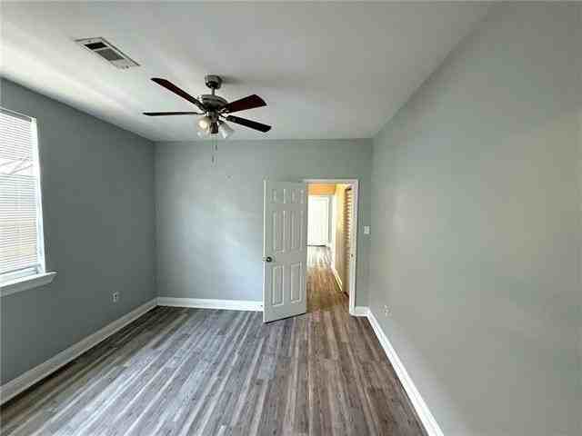 8426 S Claiborne Ave - Photo 7 of 10