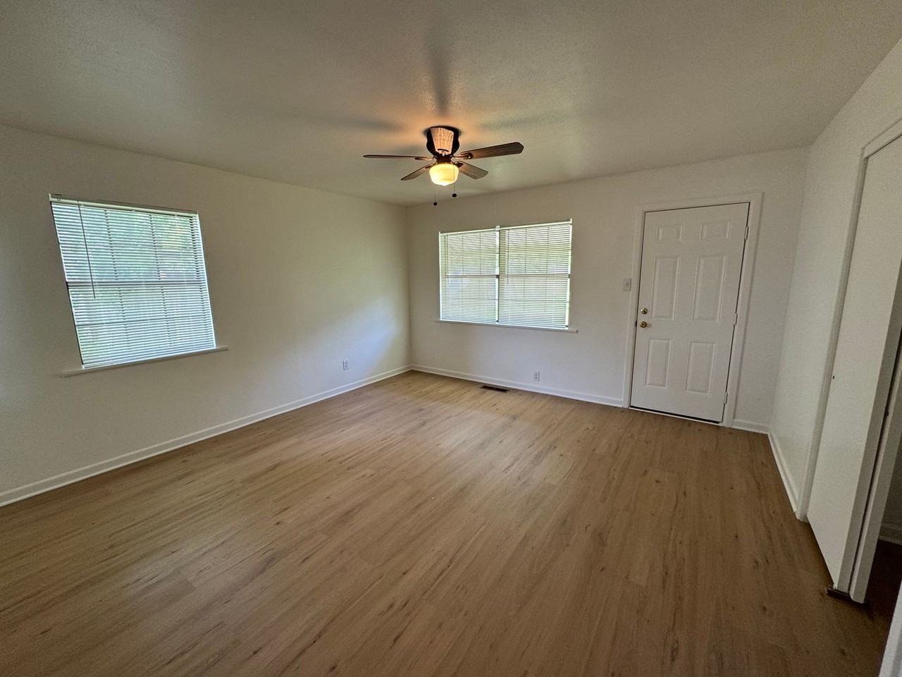 1109 Rambler Dr - Photo 4 of 11