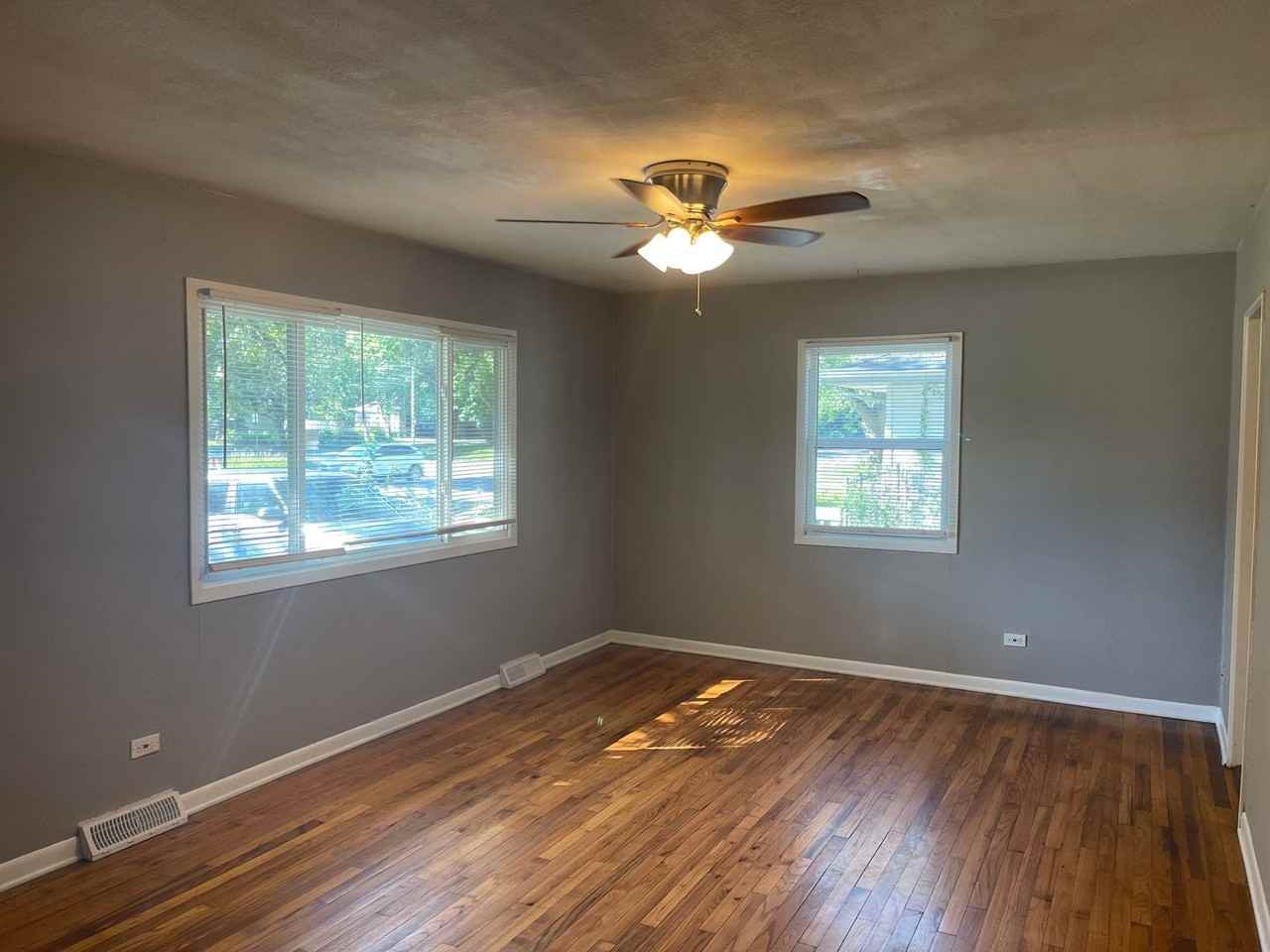 1202 N Lincoln Ave - Photo 3 of 6