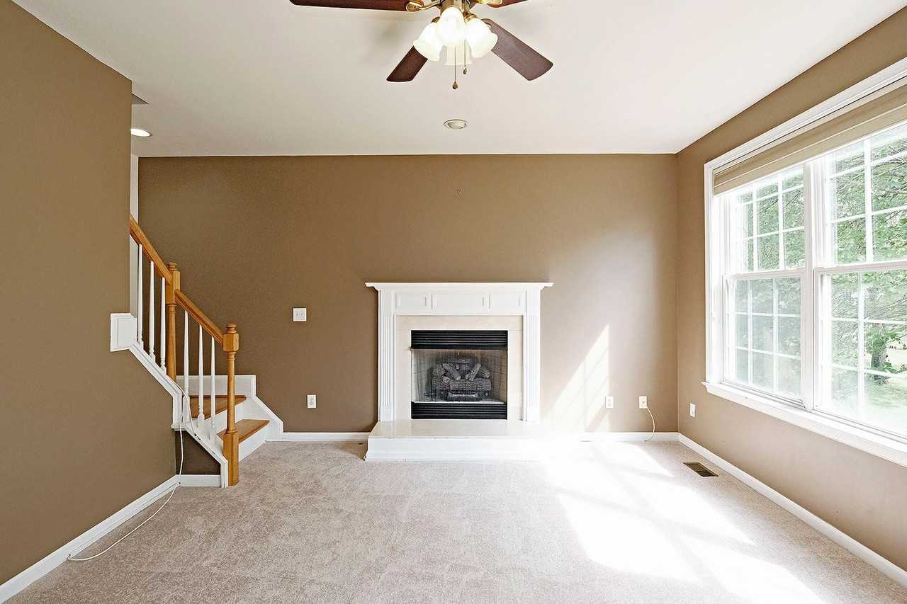 2371 N Chesterfield Ct - Photo 2 of 25