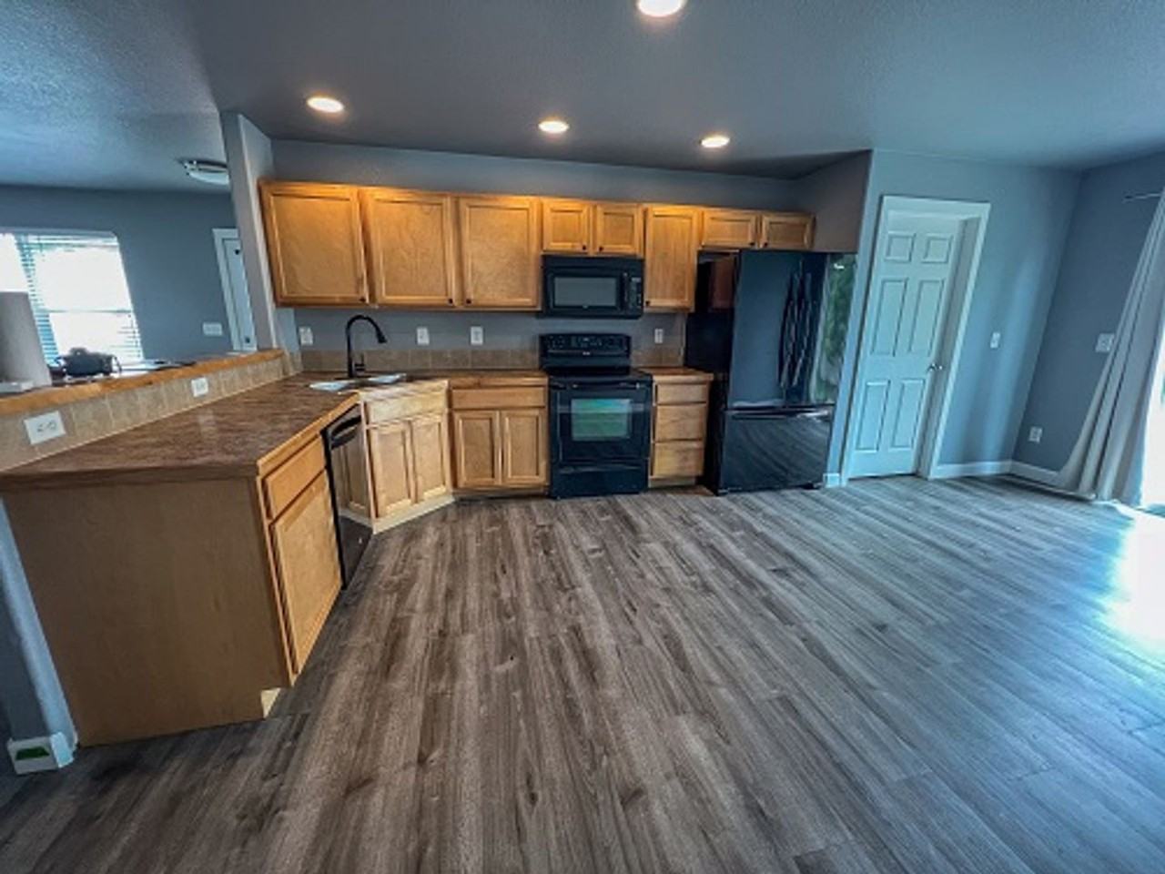 7078 Lee St - Photo 5 of 13