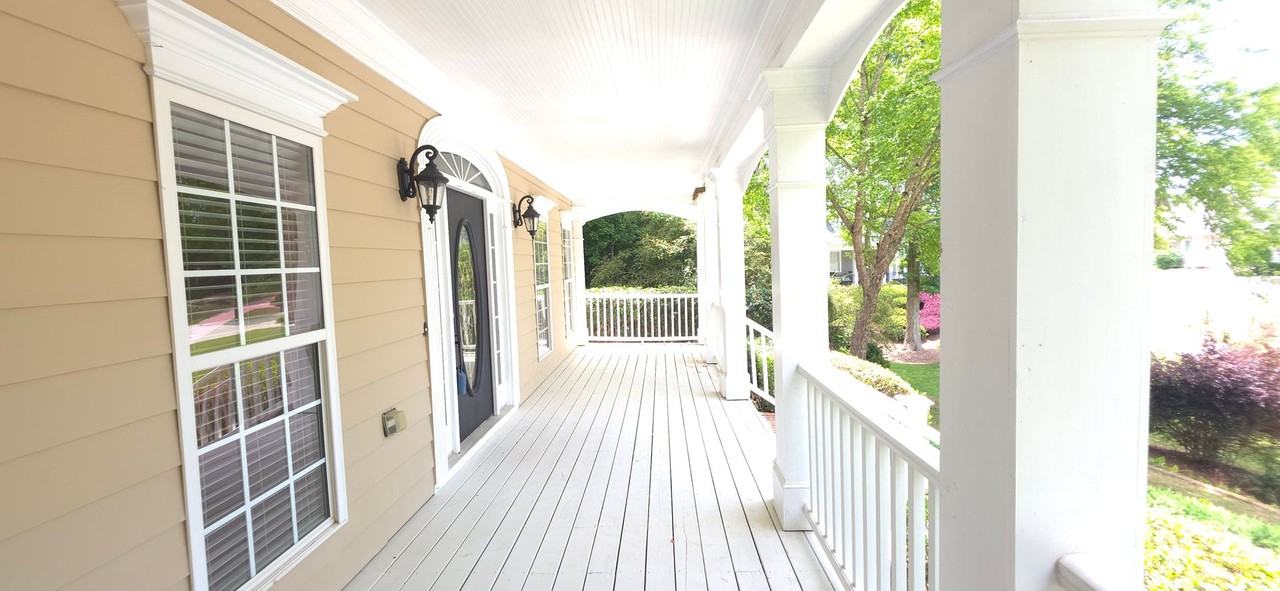 606 Lakeshore Ct - Photo 3 of 34