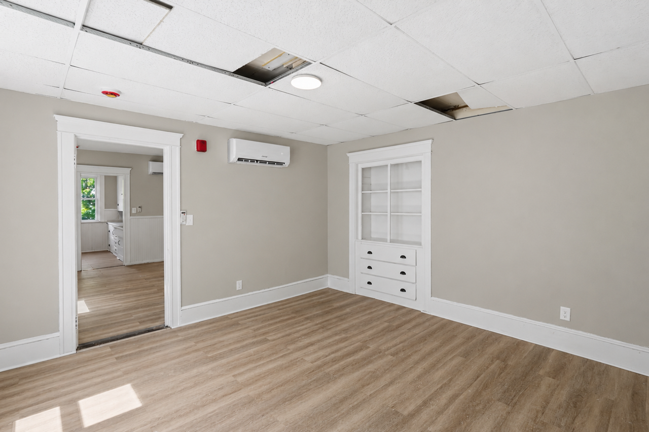 387 Grove St - Photo 2 of 32