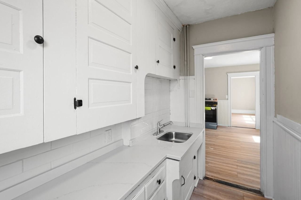 387 Grove St - Photo 4 of 32