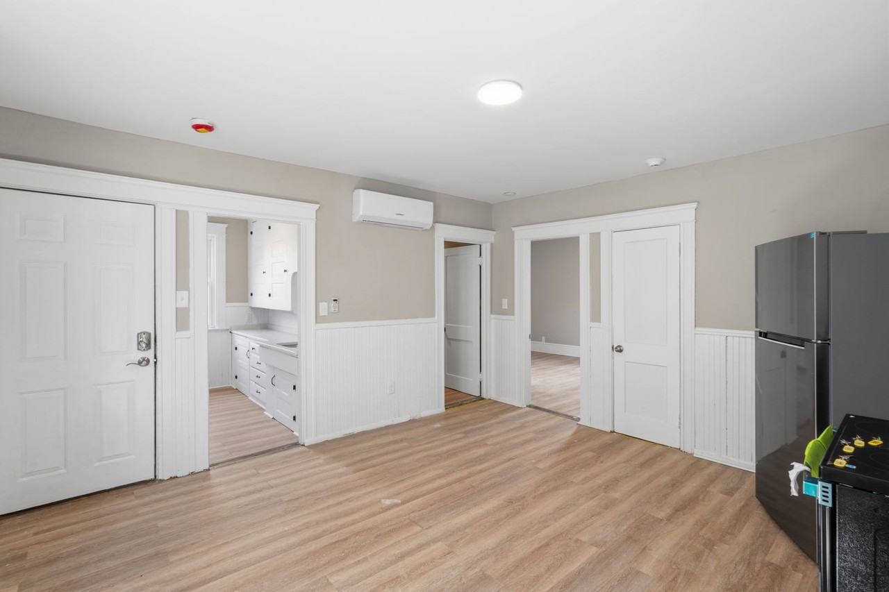 387 Grove St - Photo 5 of 32