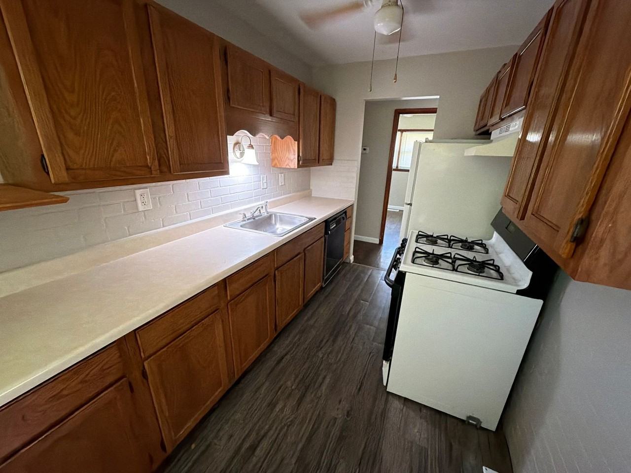 457 Shepley Dr - Photo 6 of 11