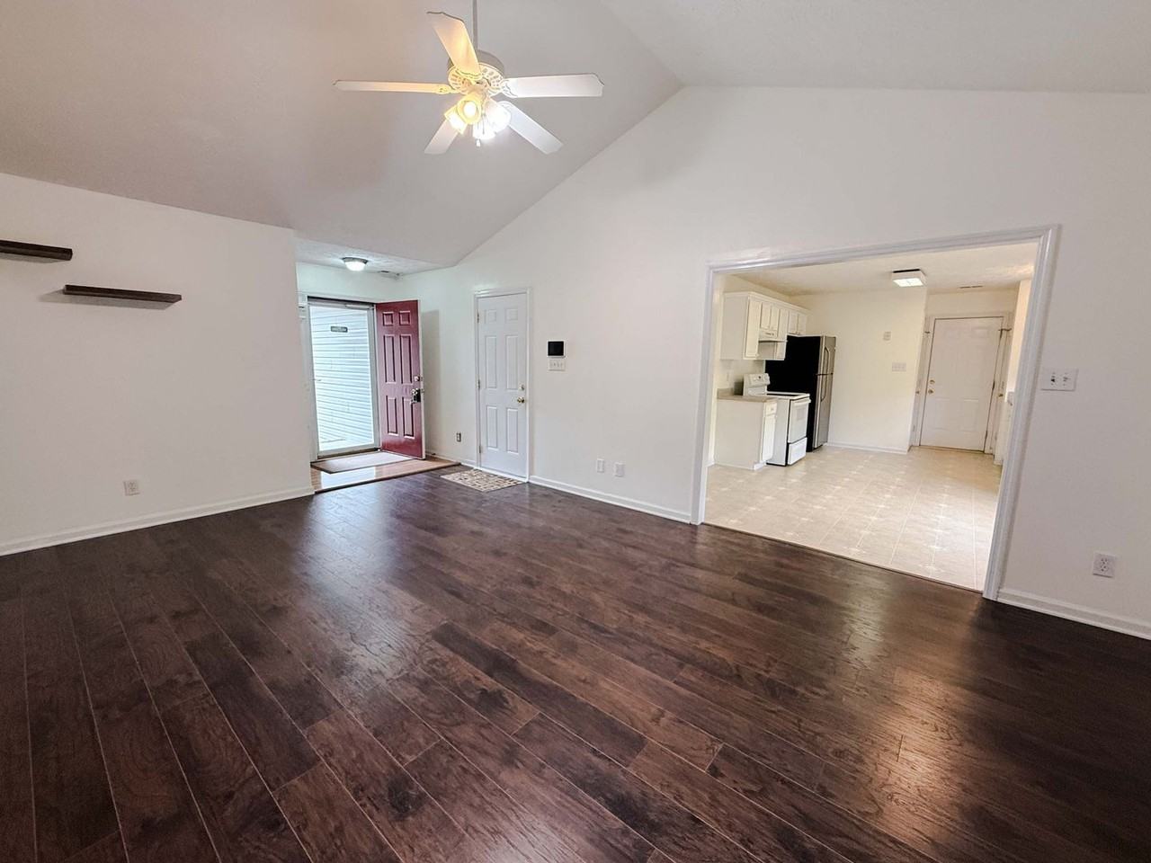 7704 Redwood Ave - Photo 2 of 20