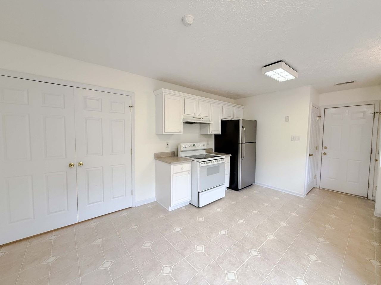 7704 Redwood Ave - Photo 4 of 20