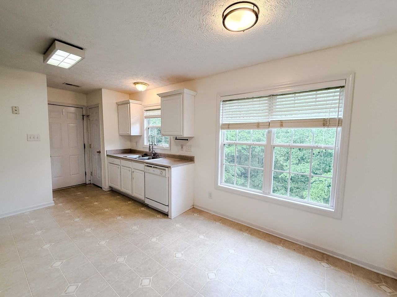 7704 Redwood Ave - Photo 5 of 20