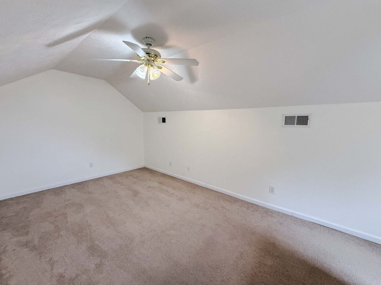7704 Redwood Ave - Photo 6 of 20