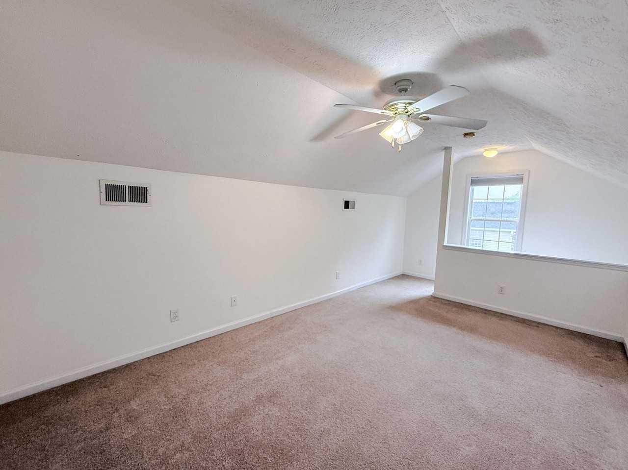 7704 Redwood Ave - Photo 7 of 20