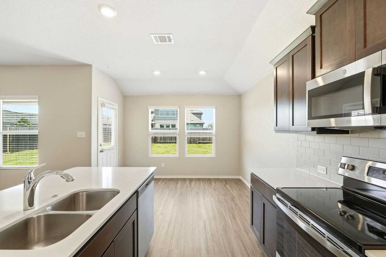 1001 Bluejack Way - Photo 3 of 16
