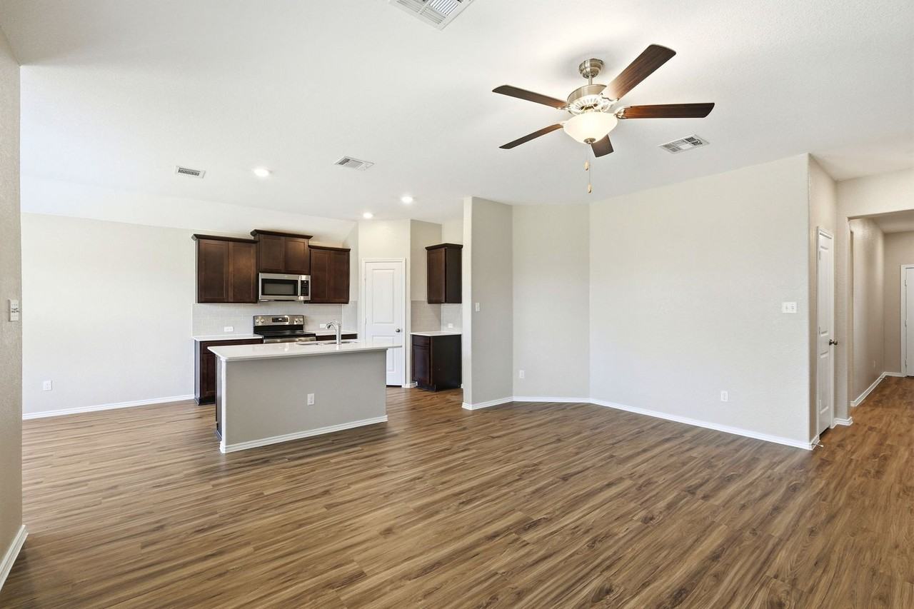 1001 Bluejack Way - Photo 6 of 16