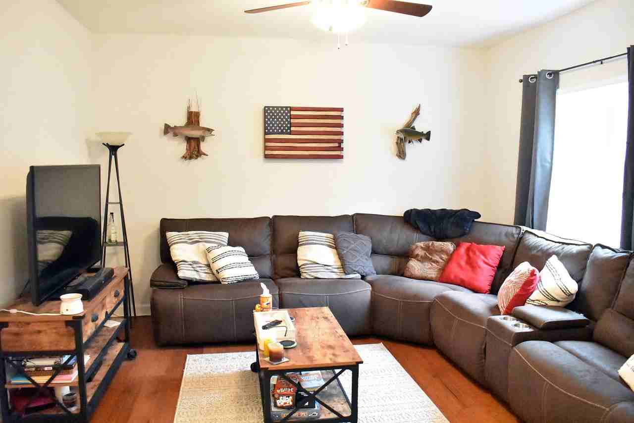 526 Monticello Cir - Photo 3 of 38