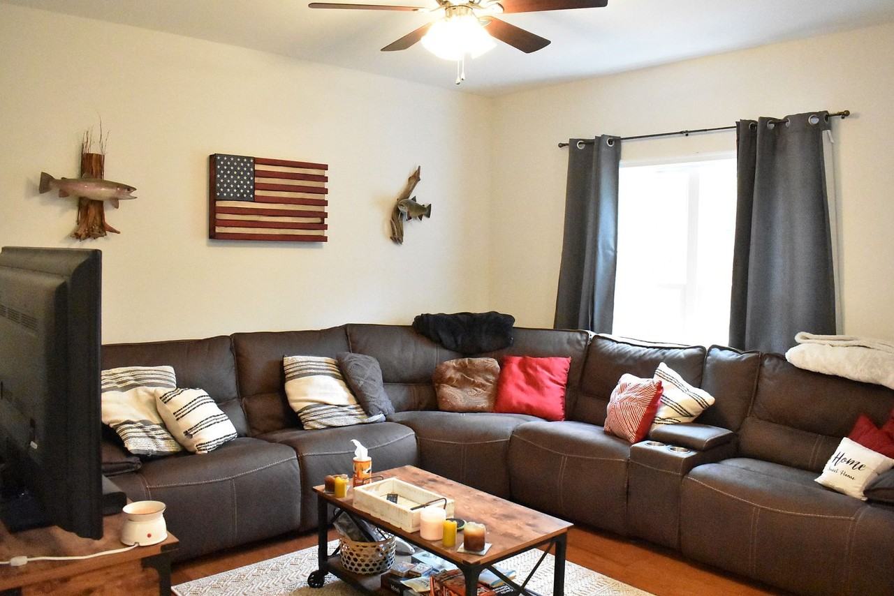 526 Monticello Cir - Photo 4 of 38
