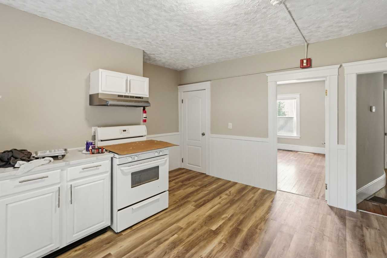 54 Hamlet Ave - Photo 2 of 11