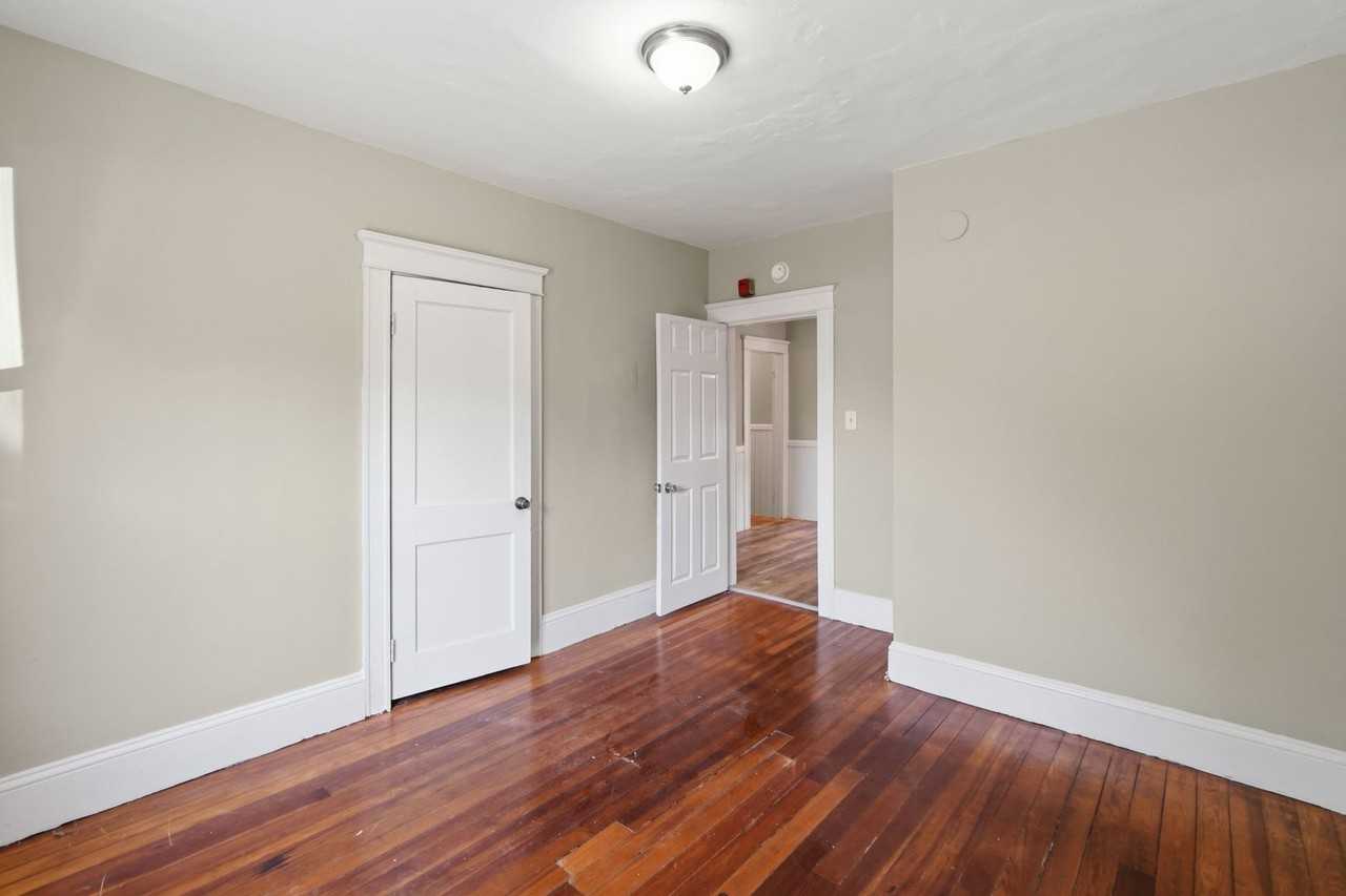 54 Hamlet Ave - Photo 6 of 11