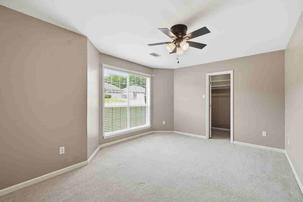 1 Zircon Dr #1 - Photo 5 of 10