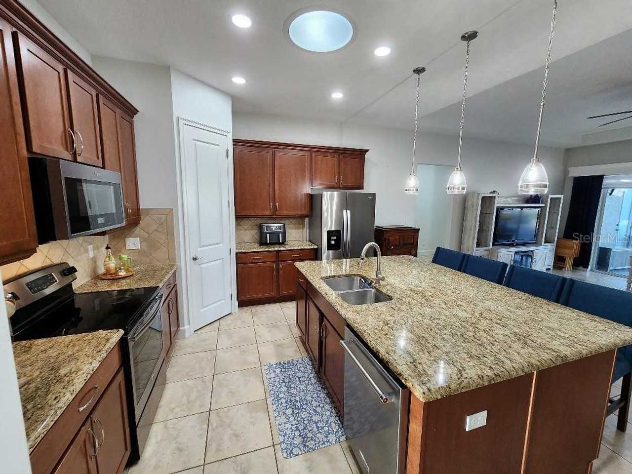 6866 Forkmead Ln - Photo 4 of 28