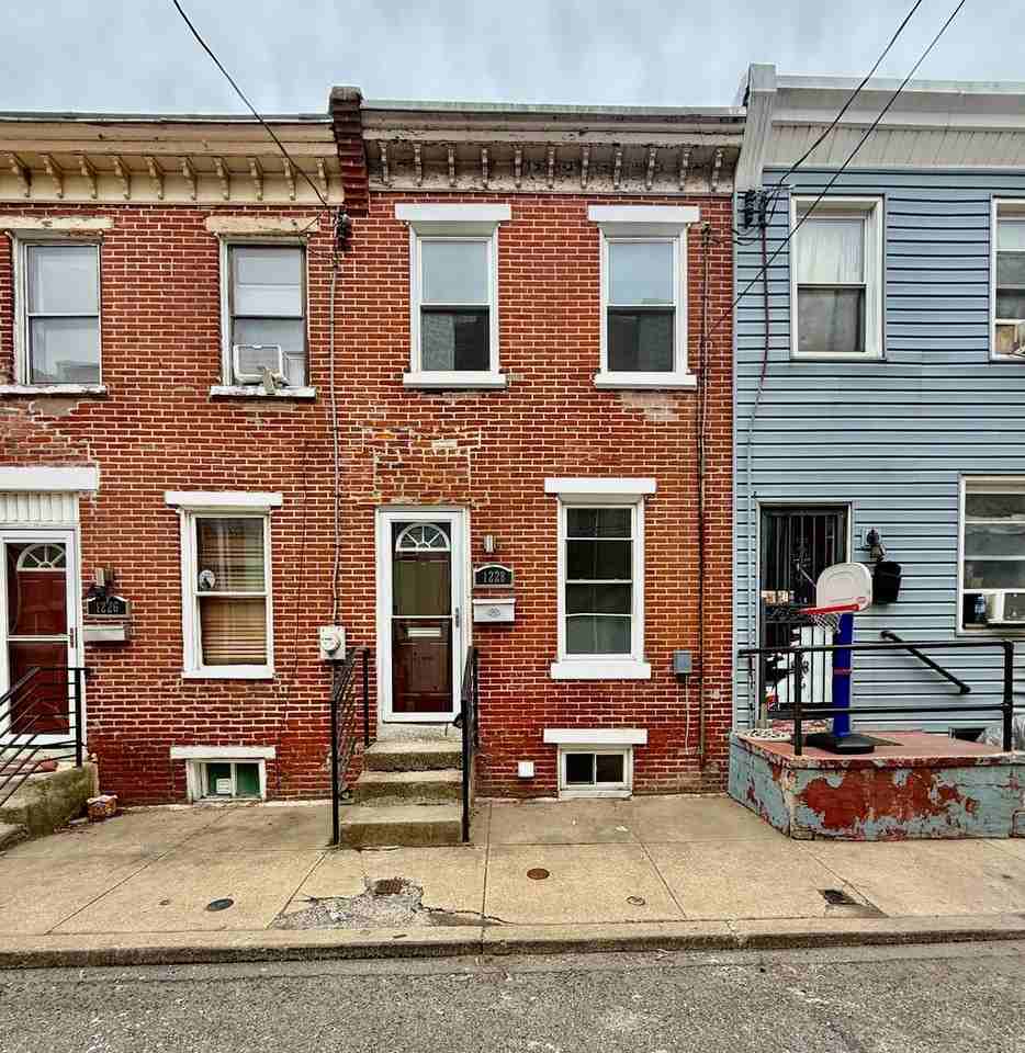 1228 Peters St