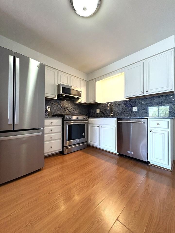 86 Beacon St - Photo 4 of 20