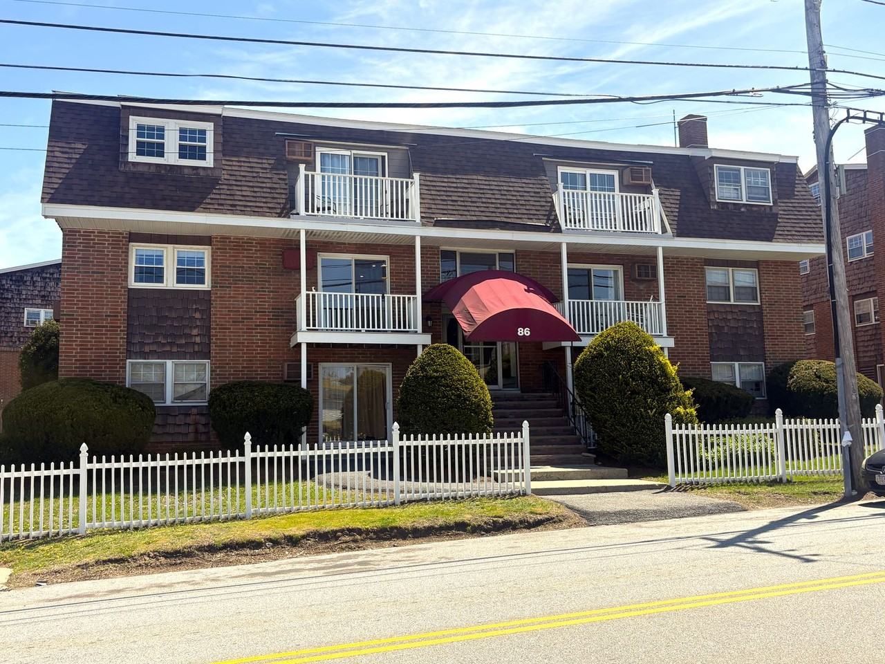 86 Beacon St - Photo 5 of 20