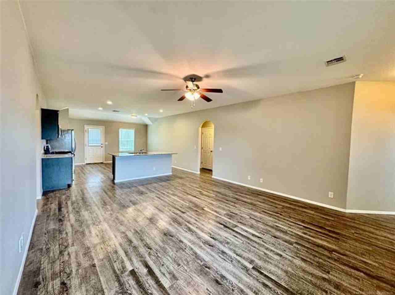 1307 W Missouri Ave - Photo 5 of 40