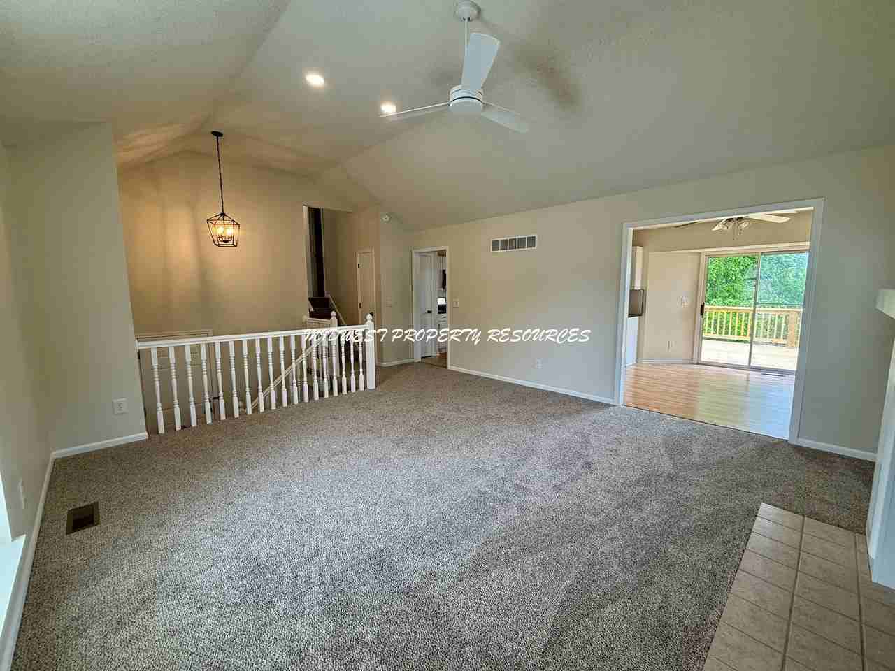 632 Ne Bristol Dr - Photo 5 of 33