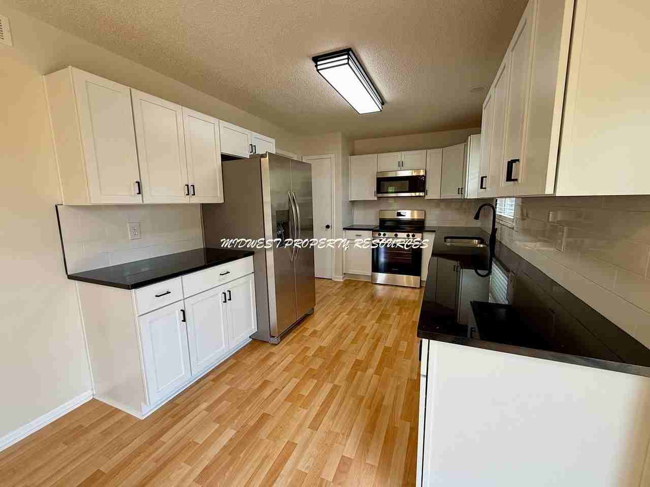 632 Ne Bristol Dr - Photo 6 of 33