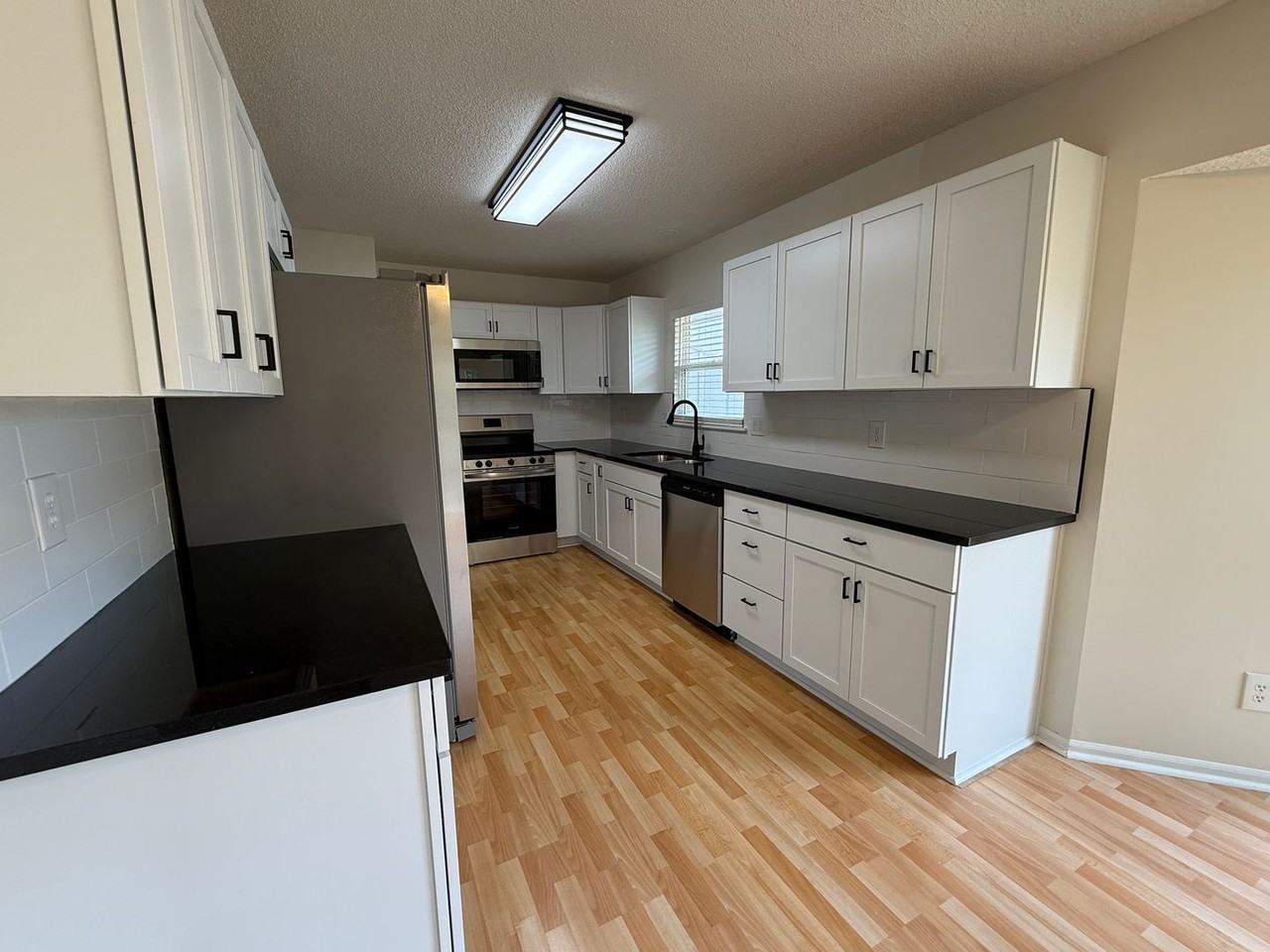 632 Ne Bristol Dr - Photo 7 of 33