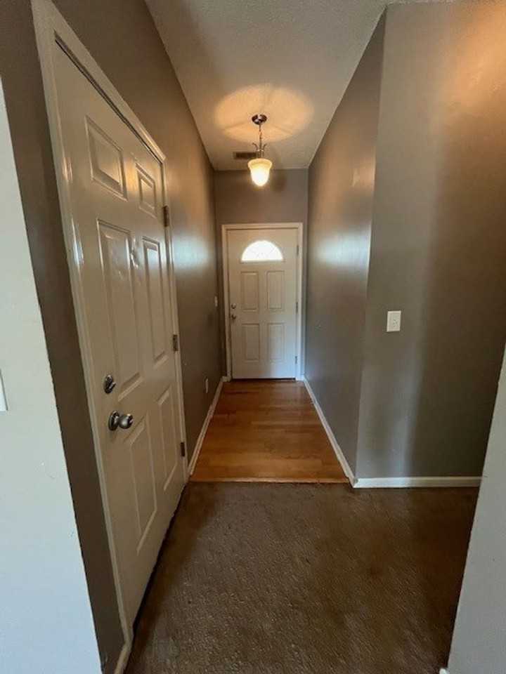 1015 Foxridge Way - Photo 6 of 33