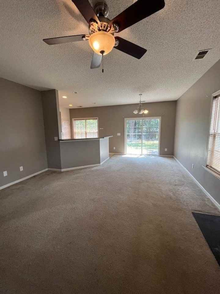 1015 Foxridge Way - Photo 7 of 33