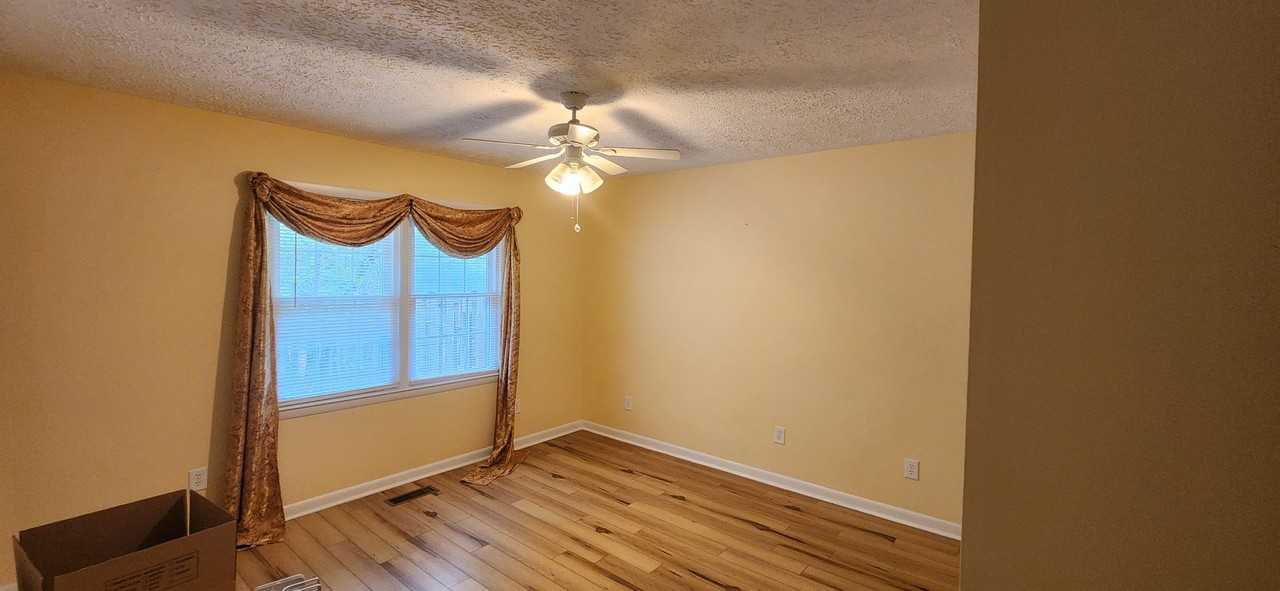 11200 Southgates Dr - Photo 6 of 8